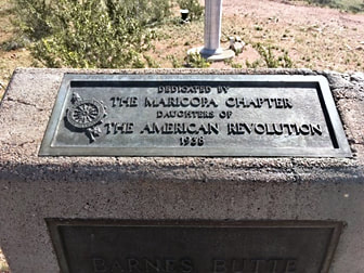 A snapshot of the smaller plaque; text is “Dedicated by The Maricopa Chapter / Daughters of the American Revolution 1938.”